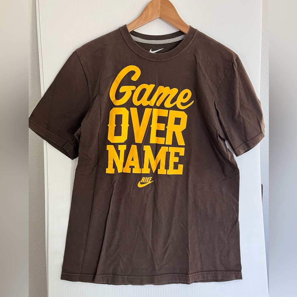NIKE brown tee